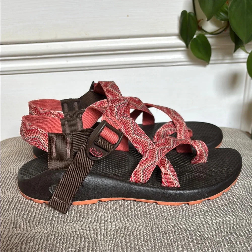 Chaco Peach/Brown Z1 Classic Sandals with Toe loop - Picture 3 of 8